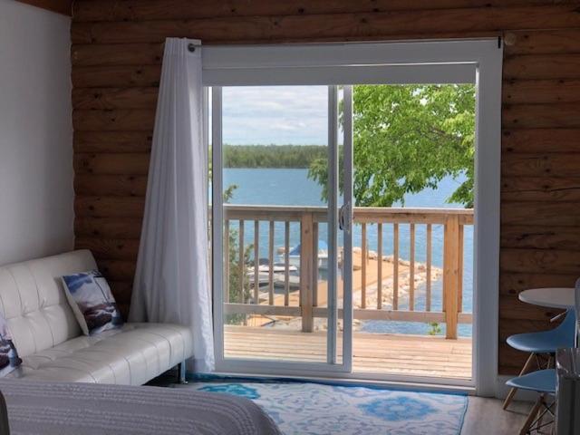 Tamarac Island Motel Stokes Bay Ngoại thất bức ảnh